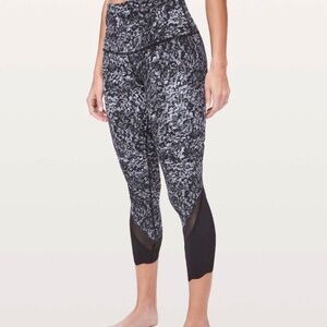 Lululemon Wunder Under Crop II*Scallop 24"–Achromatize Ice Grey Black/Black - 6
